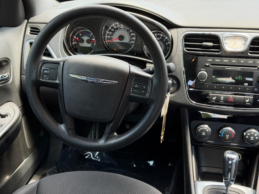 2013 Chrysler 200 4dr Sdn LX