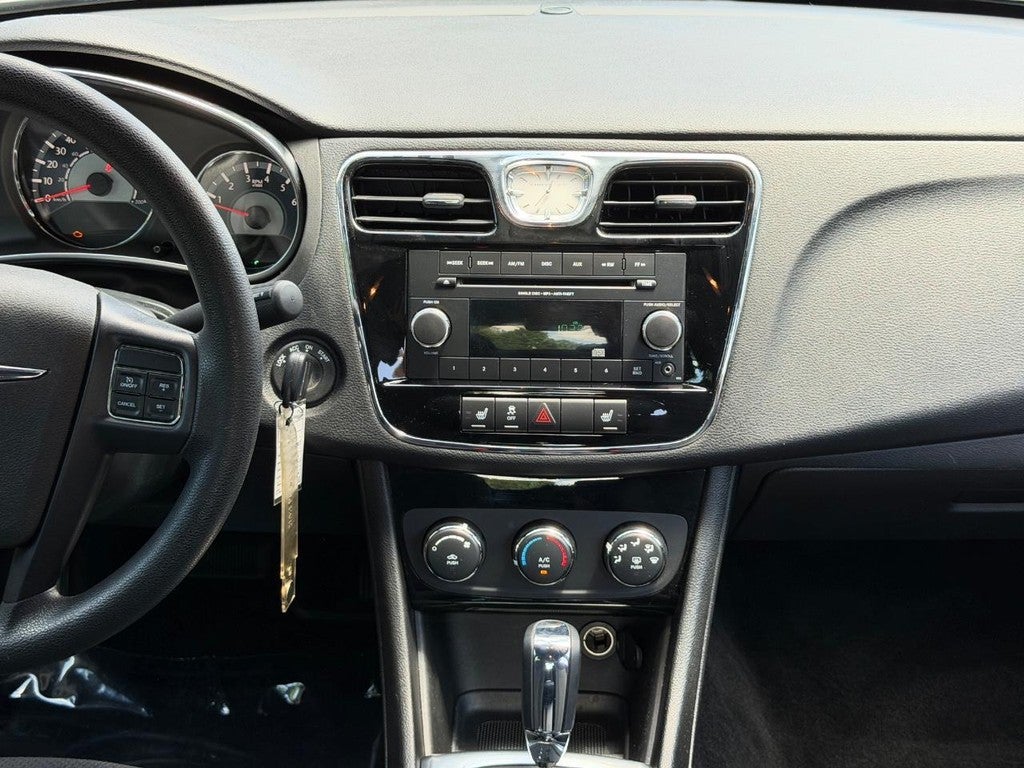 2013 Chrysler 200 4dr Sdn LX