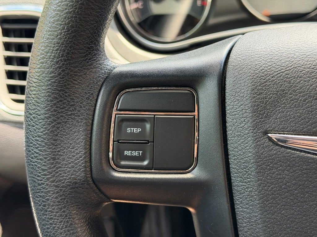 2013 Chrysler 200 4dr Sdn LX