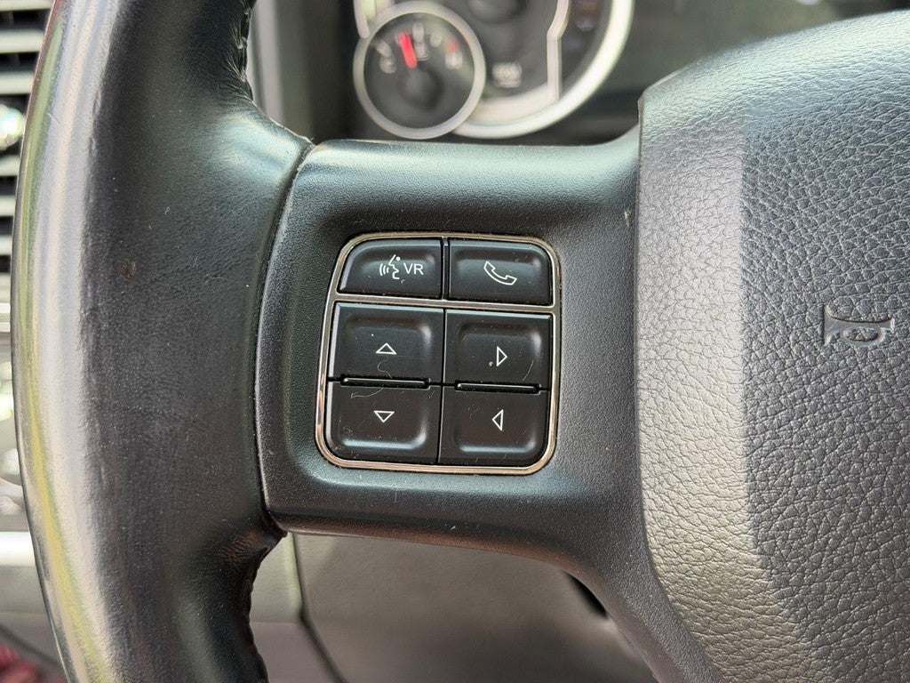 2014 RAM 1500 4WD Crew Cab 140.5" Big Horn