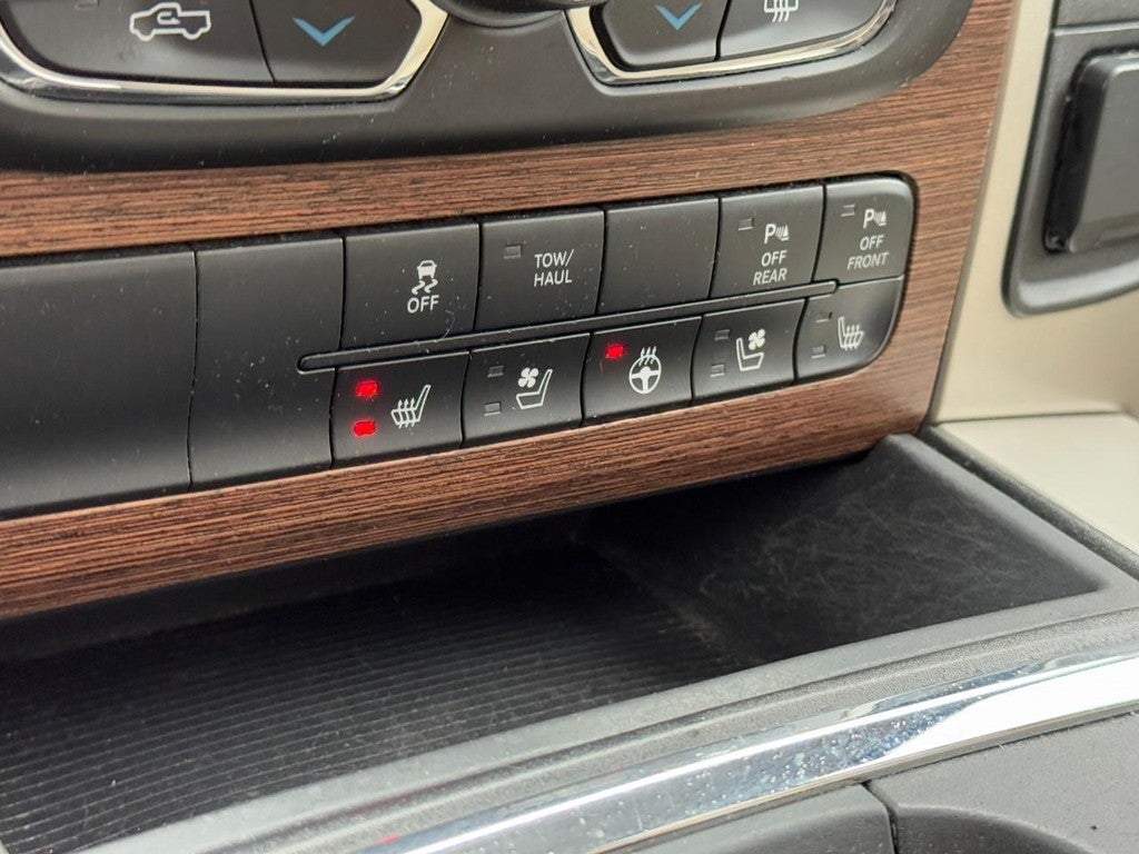 2018 RAM 1500 Laramie 4x4 Crew Cab 5'7" Box