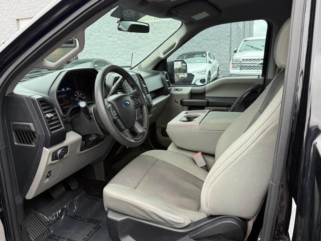 2016 Ford F-150 2WD Reg Cab 122.5" XL
