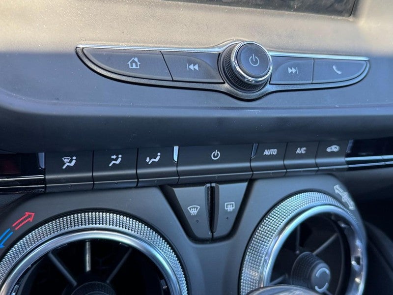 2021 Chevrolet Camaro 2dr Cpe 1LT