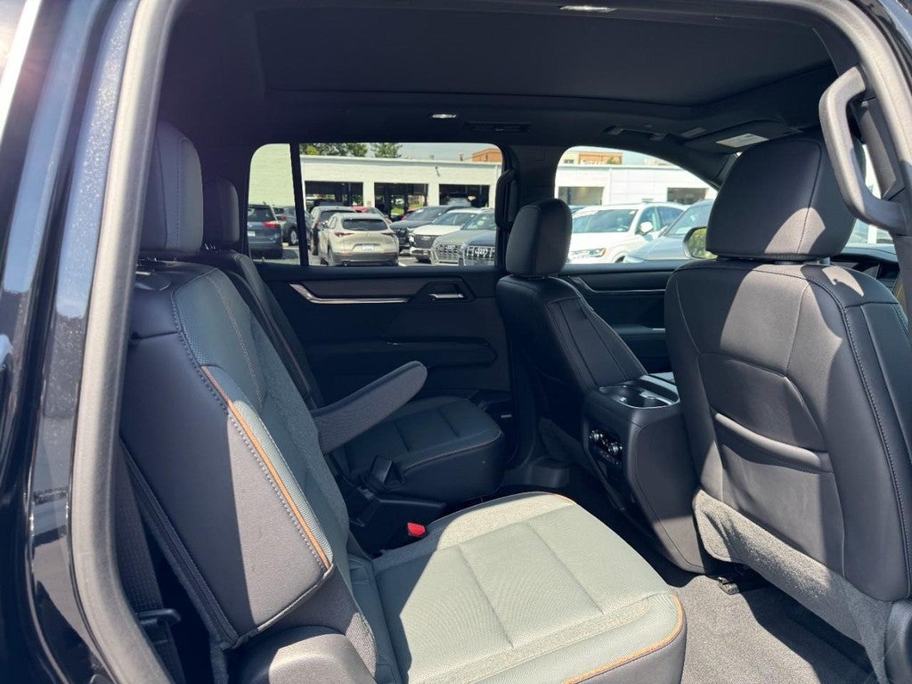 2025 GMC Acadia AWD 4dr AT4