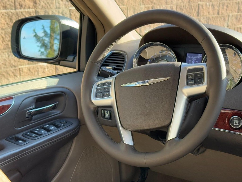 2012 Chrysler Town & Country 4dr Wgn Touring-L