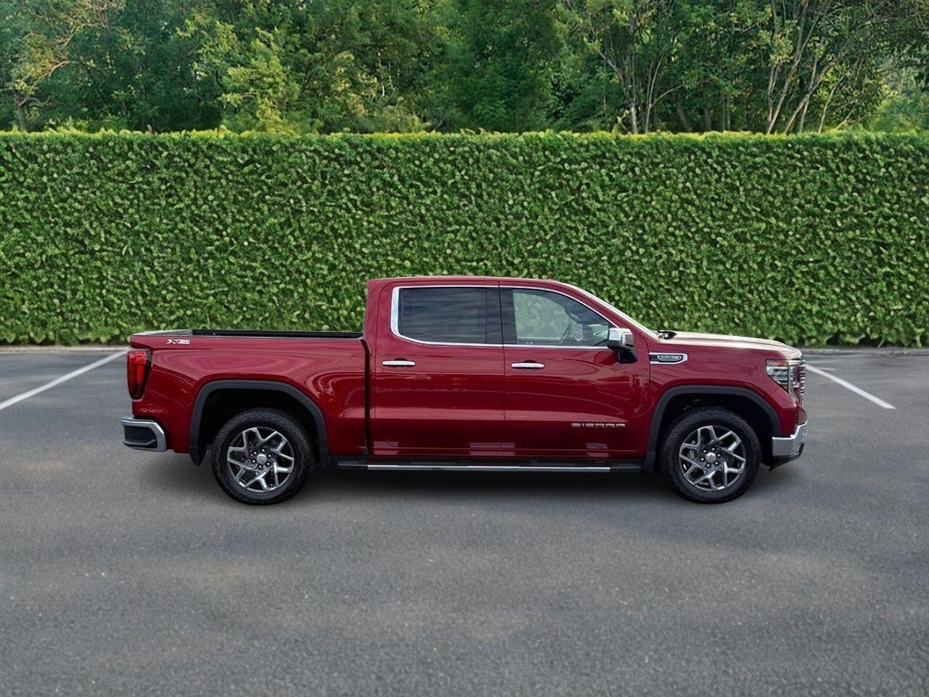 2022 GMC Sierra 1500 4WD Crew Cab 147" SLT
