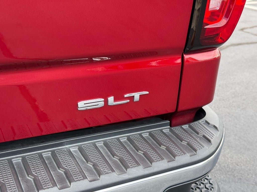 2022 GMC Sierra 1500 4WD Crew Cab 147" SLT