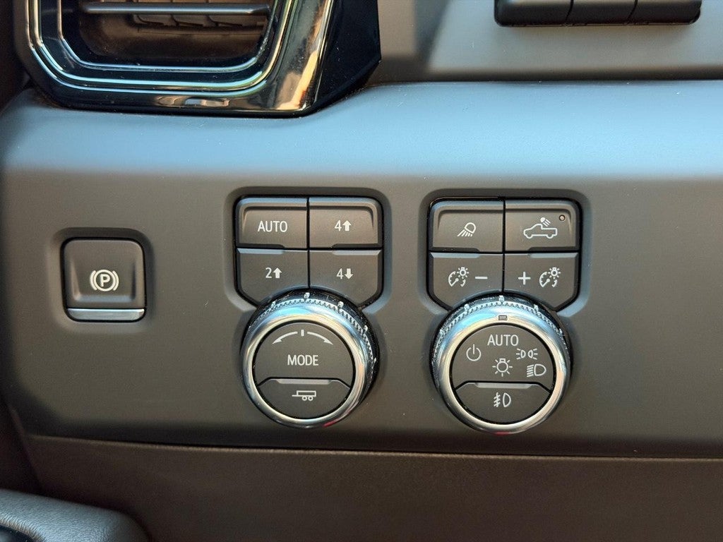 2024 GMC Sierra 1500 4WD Crew Cab 147" AT4