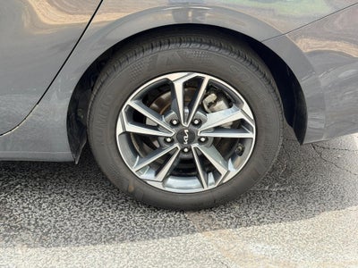 2024 Kia Forte LXS IVT