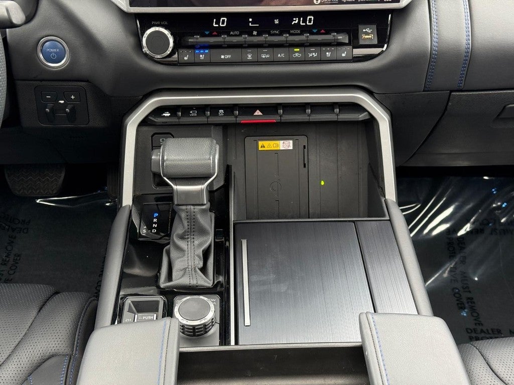 2023 Toyota Tundra 4WD Platinum Hybrid CrewMax 5.5' Bed (Natl)