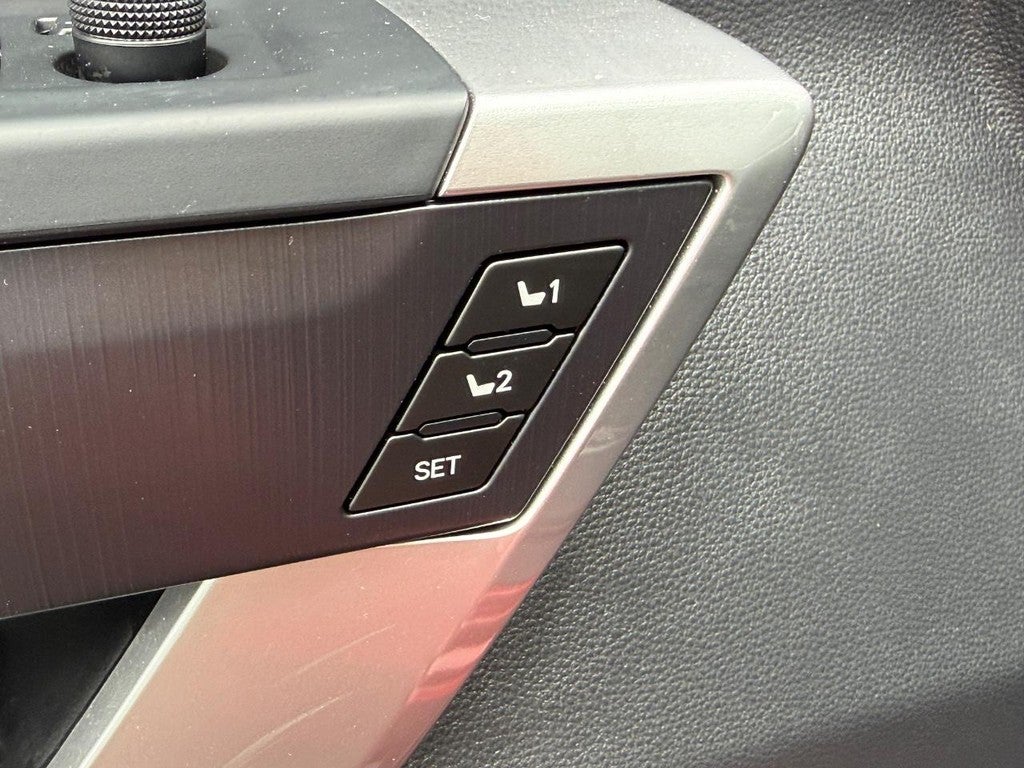 2023 Toyota Tundra 4WD Platinum Hybrid CrewMax 5.5' Bed (Natl)