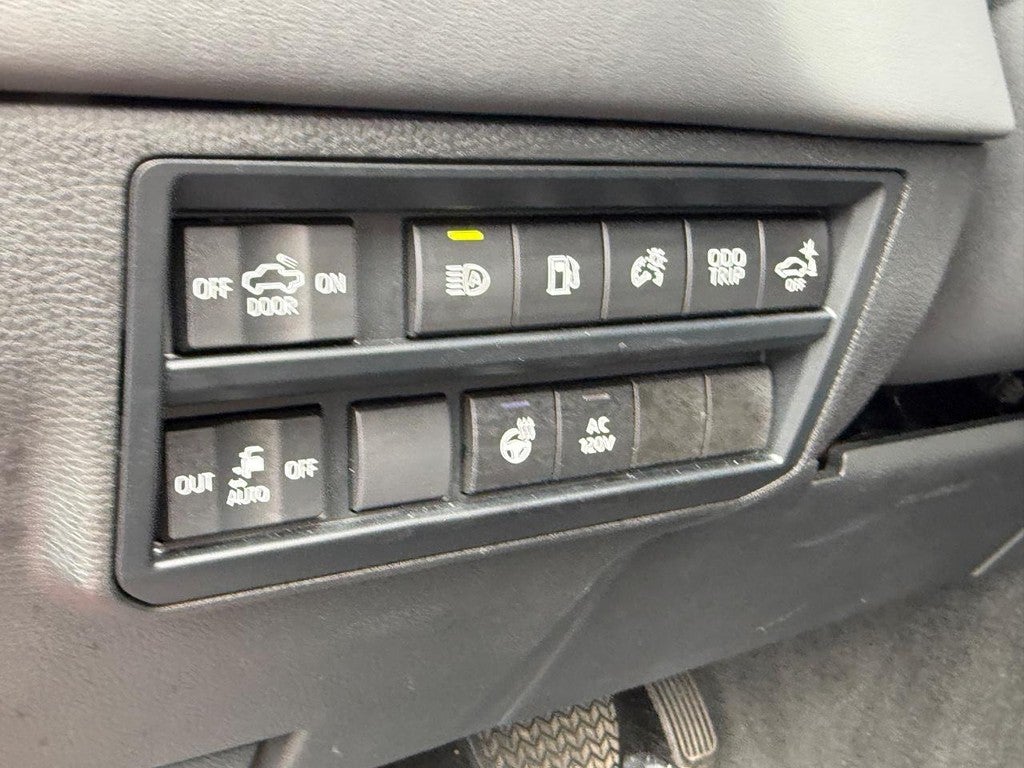 2023 Toyota Tundra 4WD Platinum Hybrid CrewMax 5.5' Bed (Natl)
