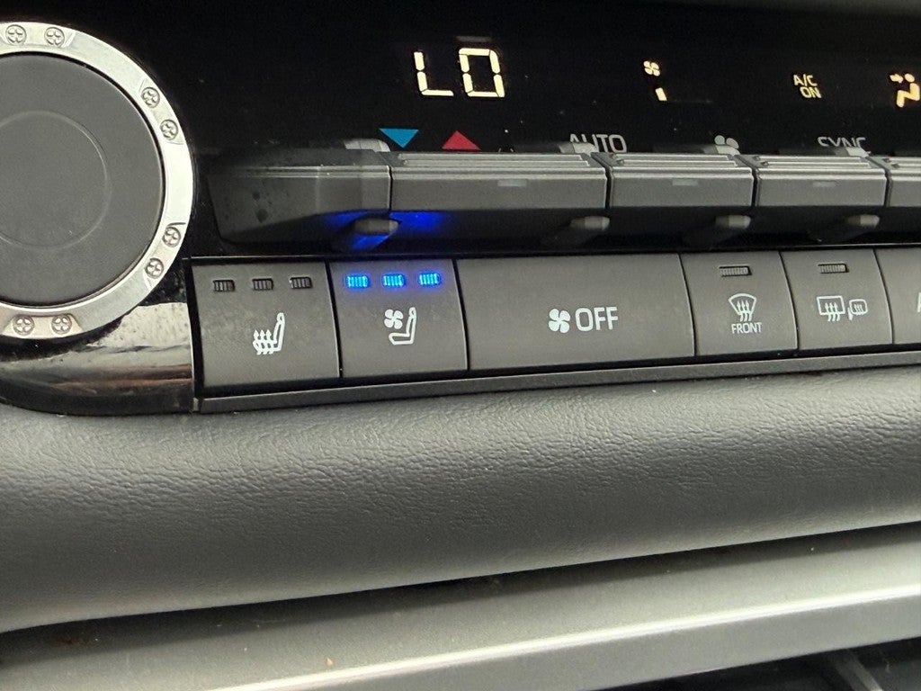 2023 Toyota Tundra 4WD Platinum Hybrid CrewMax 5.5' Bed (Natl)