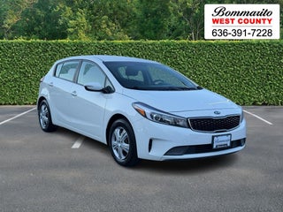2017 Kia Forte5 LX Auto