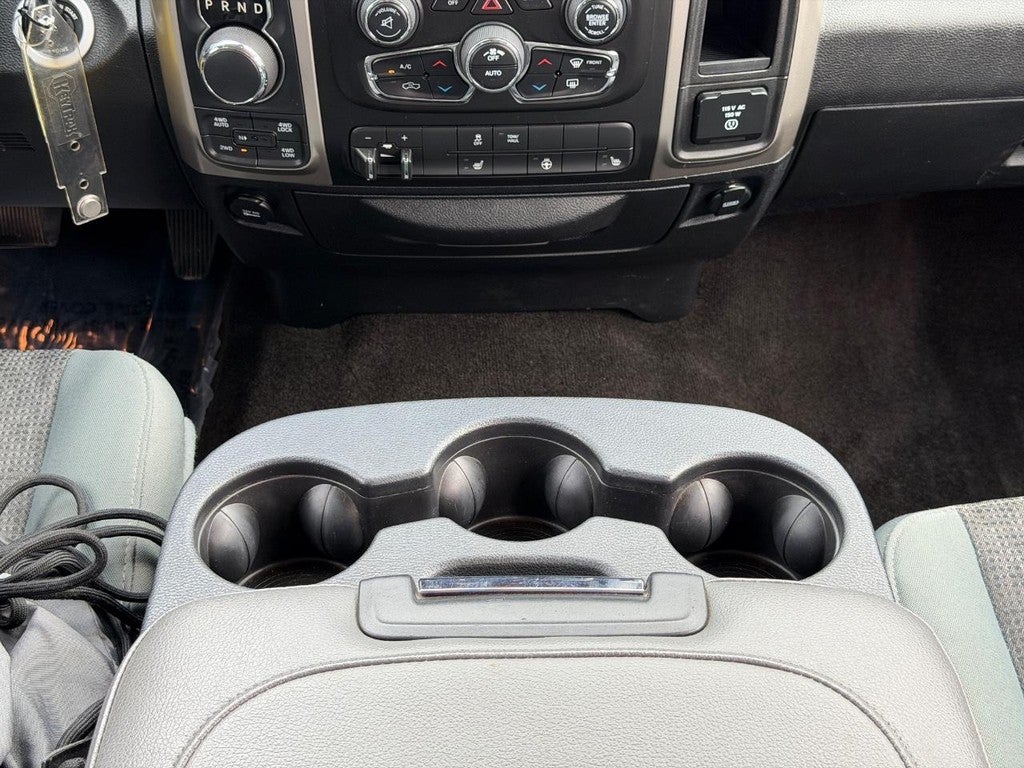 2015 RAM 1500 4WD Crew Cab 140.5" Big Horn