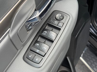 2015 RAM 1500 4WD Crew Cab 140.5" Big Horn