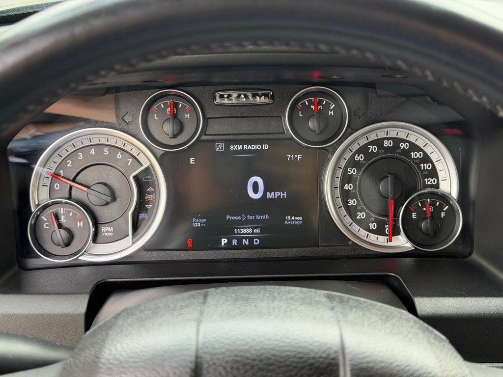 2015 RAM 1500 4WD Crew Cab 140.5" Big Horn