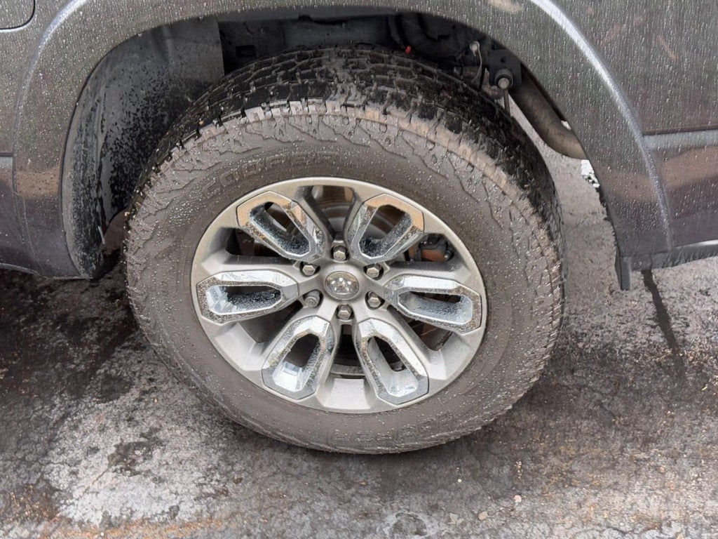 2021 RAM 1500 Laramie 4x4 Crew Cab 5'7" Box