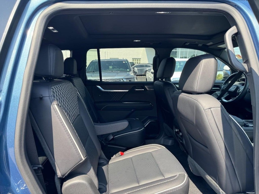 2025 GMC Acadia FWD 4dr Denali