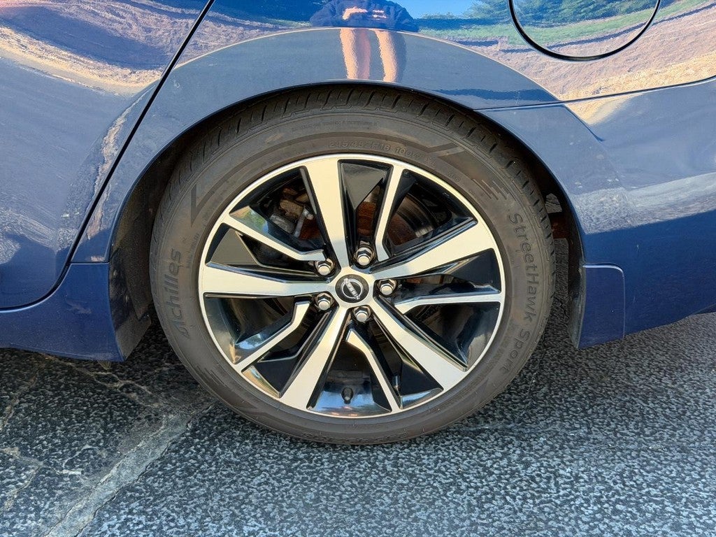2023 Nissan Maxima SL Sedan