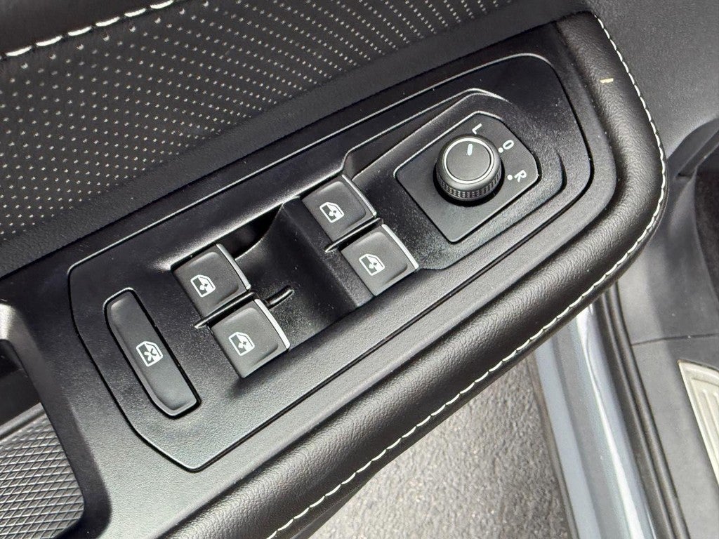 2026 Volkswagen Atlas Cross Sport 2.0T SE w/Technology 4MOTION