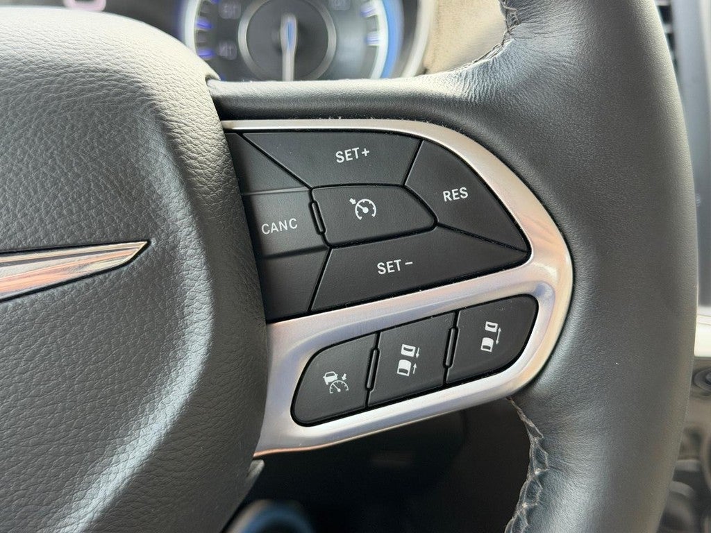 2021 Chrysler 300 Touring L RWD