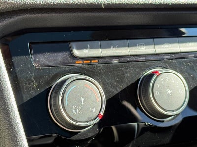 2023 Volkswagen Taos SE 4MOTION