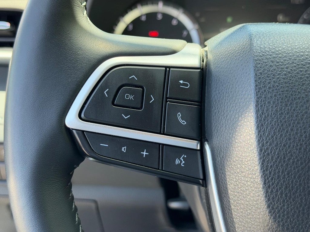 2024 Toyota Highlander LE FWD (Natl)