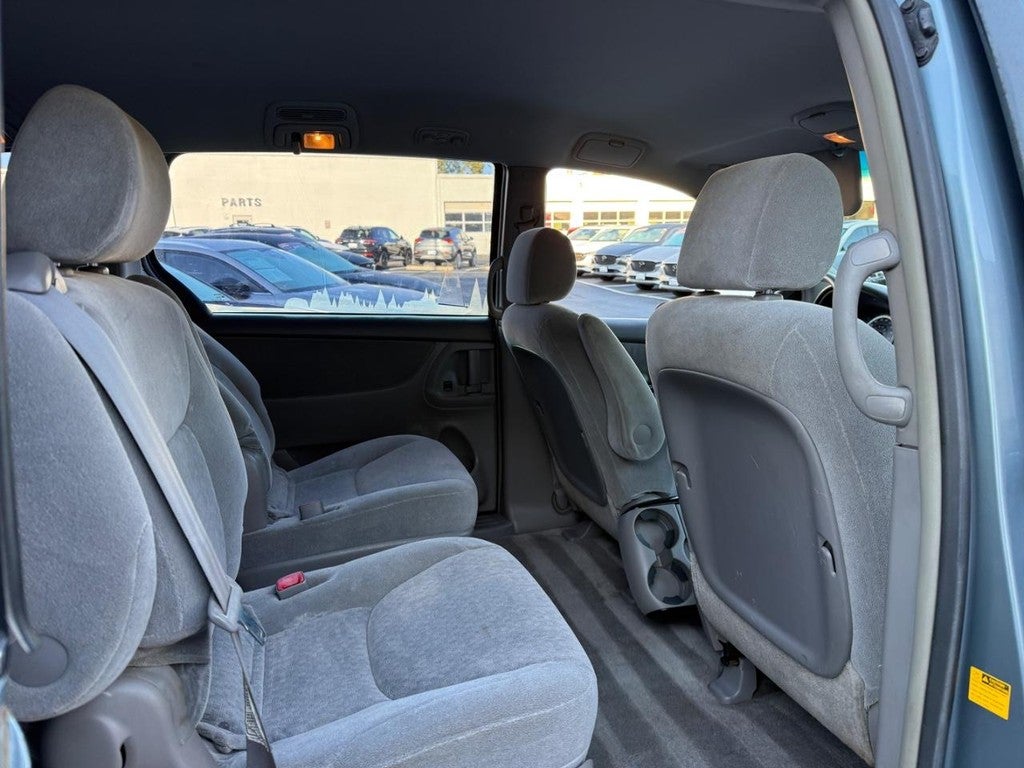 2005 Toyota Sienna 5dr CE FWD 7-Passenger (Natl)