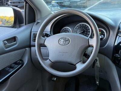 2005 Toyota Sienna 5dr CE FWD 7-Passenger (Natl)