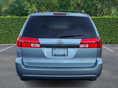 2005 Toyota Sienna 5dr CE FWD 7-Passenger (Natl)
