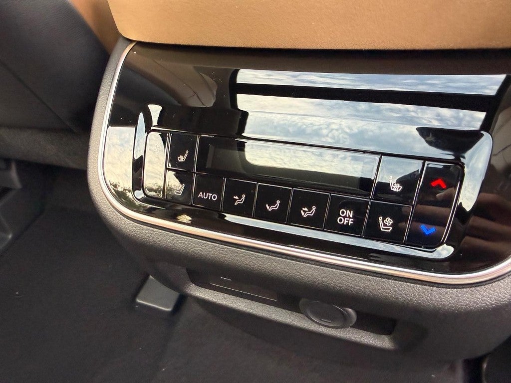 2027 INFINITI QX80 LUXE AWD