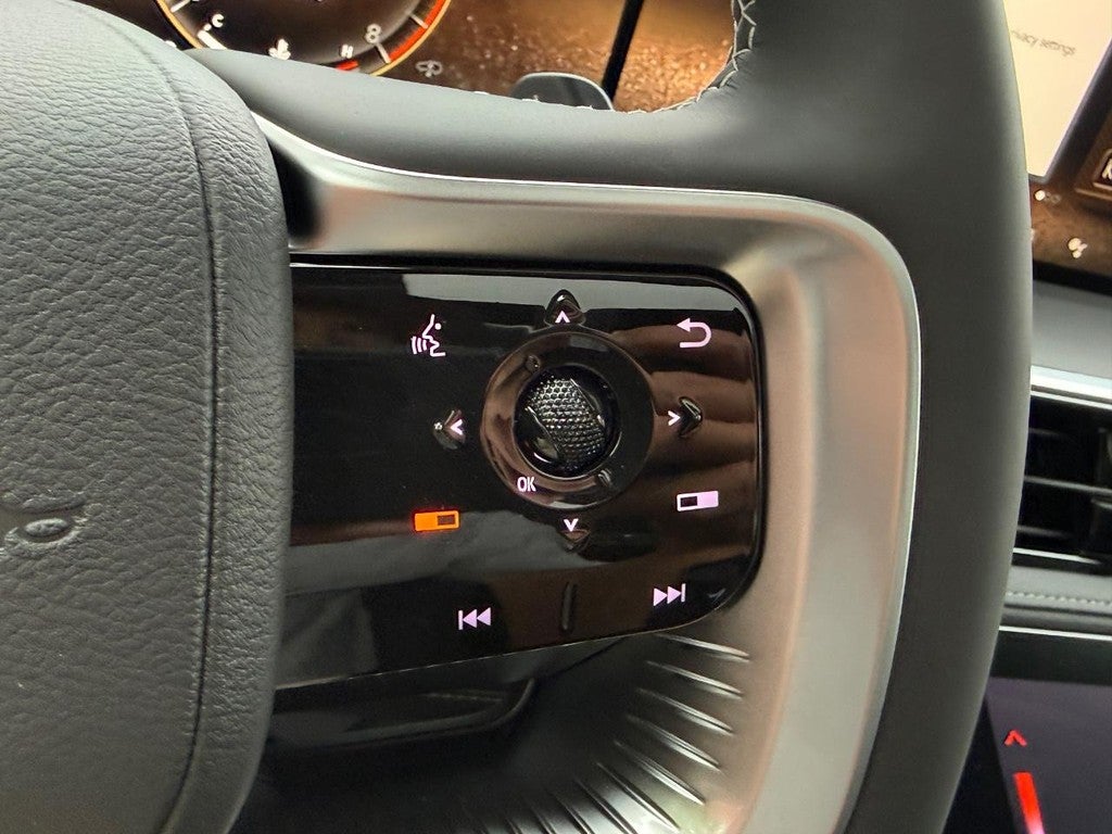 2027 INFINITI QX80 LUXE AWD
